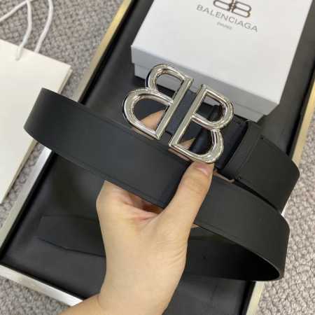 特 Balenciaga巴黎世家Bb 宽版腰带 这款Bb 版腰带来自Balenci设计细节，正面扣、尖尾，打孔式细节3.8Cm - 点击图像关闭