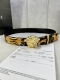 宽度4.0Cm Versace 范思哲 此款Palazzo腰带采用牛皮革面料制作，并饰有Le Pop Classique图案印花和标志性的美杜莎五金配件。