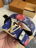 品名： Lv..路易..威登原单 型号：挂扣，原版新款花纹带身，头层牛皮，图片实物拍摄 材料：头层牛皮，挂扣系列，纯钢质扣头，钯镀电镀工艺永不掉色。新款老花七彩