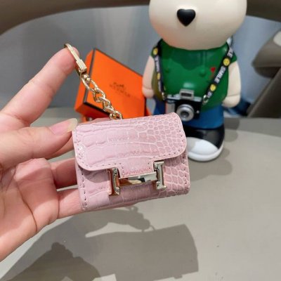 爱马仕蓝牙耳机包官网1:1耳机套 鳄鱼皮纹 花纹随机裁剪 金属Logo 时尚迷你斜挎包包 可以当包饰，耳机包一举两得！ Airpods 3代
