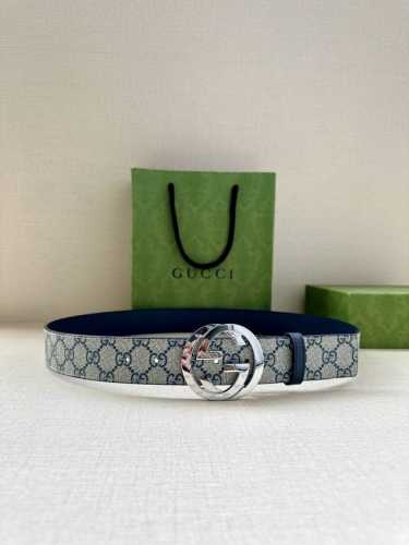 宽度3.8Cm Gucci 这款双面腰带巧妙融合Gg Supreme帆布与头层品牌纹理材质，演绎历久弥新的实用设计理念。富有辨识度的双G配件再现典藏搭配，诠释当