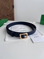 Bv 2025最新款女士编织腰带 纯手工Intreccio大格子编织 双面意大利小牛皮搭配日字型微复古金色针扣 可活动皮环 皮带宽度2Cm 颜色: 太空蓝