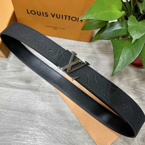 Lv.路易威登 宽40Mm双面原版小牛皮 搭配单钌钯电镀扣 完美的手感.油边 出众的设计.风格 高贵奢华 时尚大方 高清实拍 货真价实 品质保证 双面用