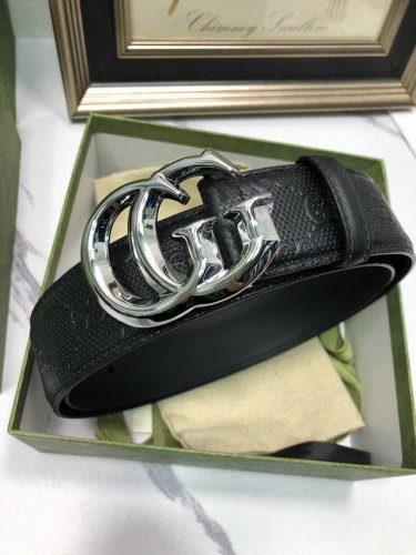 特 配全套包装礼盒 古驰：原单头层牛皮小冲孔压G面，内衬头层小牛皮底，搭配原单扣.原单皮料定制，专柜宽度4.0