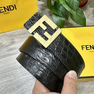 fendl 芬迪 宽40Mm双面原版小牛皮 搭配单钌钯电镀扣 完美的手感.油边 出众的设计.风格 高贵奢华 时尚大方 高清实拍 货真价实 品质保证 双面用