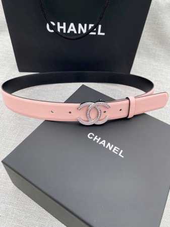 宽度3.0Cm Chanel 香奈儿 女士腰带皮带新款柔软的内衬进口小牛皮搭配精品镶钻钢扣金 银色扣。 - 点击图像关闭