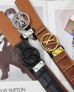 皮带：Lv..路易..威登顶级复刻. 腰带：原单品质百分百进口原厂头层牛皮，保证真皮。圆形字母悬浮镂空Logo工艺.真空电镀.永不掉色.24K纯钢扣头层鳄鱼皮纹