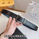 特 Prada.普拉达 是意大利著名奢侈品牌，致力于创造兼具经典色彩和创新精神的时尚理念，独特的设计结合了流行简约与优雅的气质，完美地衬托出prada优秀的产品
