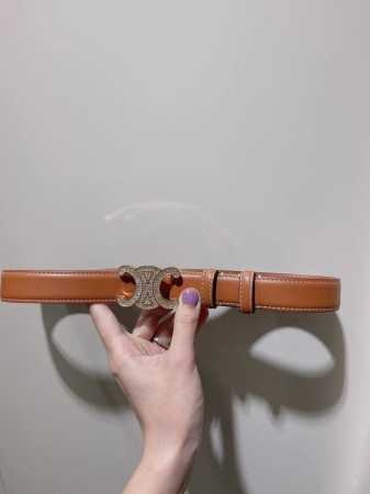 特 Celine 23 中号Triomphe Taurillon皮革腰带 青铜色 Taurillon.中腰，金色饰面金属件、亮面牛皮腰带 咖啡色！Triomph - 点击图像关闭
