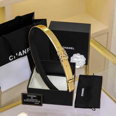 chanel 24S Cc 珍珠 水钻 白 与 黑 字母 Logo搭扣 黄铜金属小牛皮腰带 手感柔软 细腻 3.0Cm 码数75- - - 点击图像关闭