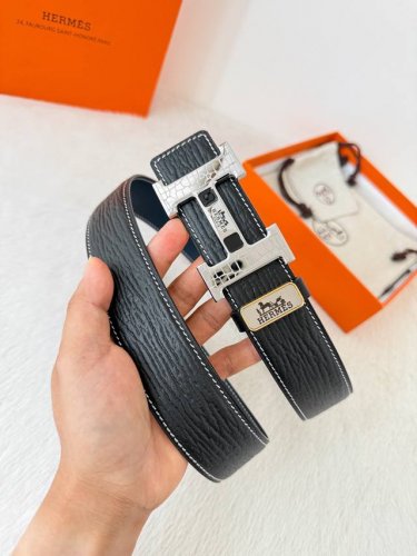 品名： 爱玛仕.Hermes腰带 皮带 原单 型号：挂扣，经典纯钢材质扣头，双面头层牛皮，图片实物拍摄 材料：双面头层牛皮，挂扣系列，纯钢材质扣头，镀钯电镀工艺