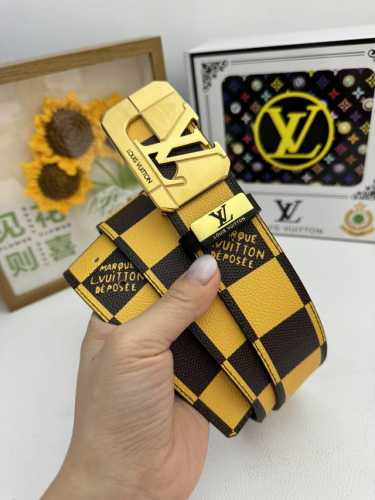 品名：LV..路易..威登原单 材质：原单牛皮腰带 百分百头层牛皮腰带保证真皮，24K纯钢扣，专柜原单品质、做工精细，时尚大牌，送人自用首选 包装： 请认准如图