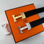 特 品牌：H新款进口3. 5自动扣头层小牛皮，手感细腻柔软。搭配纯钢自动精品钢扣，男士必备！宽度： 3.5Cm自动钢扣头层牛皮皮带