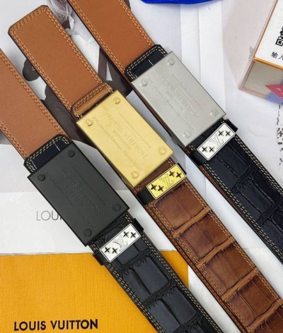 皮带：Lv..路易..威登顶级复刻- 腰带：原单品质百分百进口原厂头层牛皮，保证真皮。喷漆烤漆-哑光雾面设计.真空电镀.永不掉色.24K纯钢扣鳄鱼皮纹路双面可用