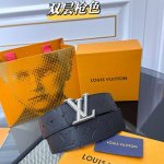 Lv Dimension 双面腰带将创意传承与华美街头风范共冶一炉，彰显创意总监 Pharrell Williams 的时尚远见。Monogram 帆布铺陈外层