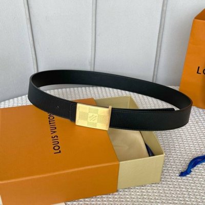特 寬度：35Mm Lv S-Lock系列 宽度3.5Cm 精致的字母板搭扣 搭配品牌專用小牛皮压横纹标识 双面用