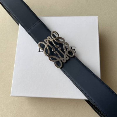 罗意威 尺寸:带宽40Mm 正品尺寸 五金材质:专柜精品扣，真空电镀，工艺精细 带身材质:天然头层牛皮，质感十足，手感柔软。时尚个性，经典百搭！可自行选择搭配！