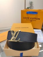 特 L0Uis Vuitt0N Lv 男士专柜品质腰帶 寬度40毫米 配置精钢字母搭扣 扣头可随意搭配 皮质柔软 手感细腻舒适