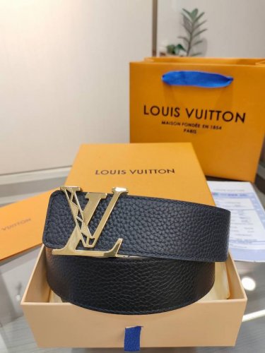 特 L0Uis Vuitt0N Lv 男士专柜品质腰帶 寬度40毫米 配置精钢字母搭扣 扣头可随意搭配 皮质柔软 手感细腻舒适