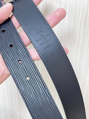 当季新款，3.5水波纹，底部进口小牛皮，搭配精品夹扣 3.5夹扣