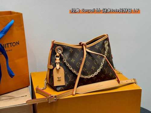 全套礼盒 Lv新款Carryall Bb 链条小Tote托特 鲶鱼须子和大金链子宝宝们形容的太贴切了 Lv配金链子真的好看 小小咩觉得新版Carryall变可爱