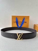 L0Uis Vuitt0N Lv 男士专柜品质水波纹腰帶 寬度40毫米 配置精钢字母搭扣 扣头可随意搭配 ～双面小牛皮设计 皮质柔软 手感细腻舒适