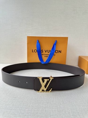 L0Uis Vuitt0N Lv 男士专柜品质水波纹腰帶 寬度40毫米 配置精钢字母搭扣 扣头可随意搭配 ～双面小牛皮设计 皮质柔软 手感细腻舒适