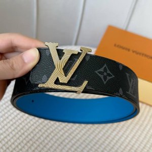 特 L0Uis Vuitt0N 專櫃最新升級版本 寬度40毫米 精湛工藝定制帆布面料襯托進口小牛皮彩色底 搭配精鋼雕花字母搭扣 雙面用 經典百搭款！