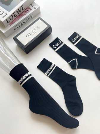配包装 一盒2双 Gucci 古琦 经典字母Logo纯棉中筒袜 小腿袜 Ins爆款！专柜在售Ing 好看到爆炸 ！超高品质！经典不过时！潮人必不能少的专柜代购品 - 点击图像关闭