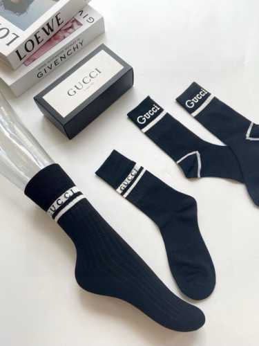 配包装 一盒2双 Gucci 古琦 经典字母Logo纯棉中筒袜 小腿袜 Ins爆款！专柜在售Ing 好看到爆炸 ！超高品质！经典不过时！潮人必不能少的专柜代购品