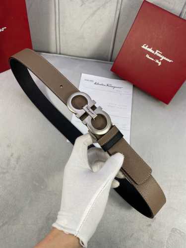 宽度3.5Cm Ferragamo 菲拉格慕 两面手掌纹双面头层牛皮皮带，配有复古金属Gancio双扣。该皮带可调节，且能根据需要剪裁，达到修身效果
