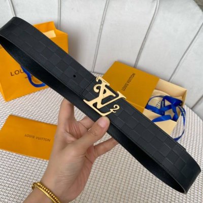 配全套包装礼盒 驢家新品 寬度40Mm 原單新品 專櫃在售男士腰帶 全新工藝壓格子文襯托小牛皮底 搭配經典鍍鈀字母扣 雙面可用 多色選