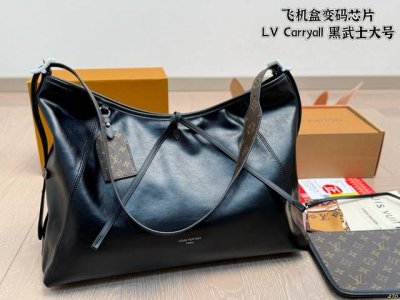 大号 飞机盒变码芯片 Lv Carryall 黑武士 它的外观设计简约大方，却又不失 Lv的经典优雅。流畅的线条，搭配标志性的品牌元素，让人一眼就心动。容量真的