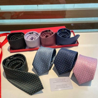 特 配包装 菲拉格慕男士新款领带系列，让男士可以充分展示自己个性。100%顶级斜纹真丝手工定制