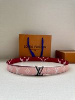 特 本款3.0宽lv Iconic 双面腰带将两式经典融于一处。Monogram 印花瞩目放大，与焕新 Monogram Giant 系列相得益彰；Monogr