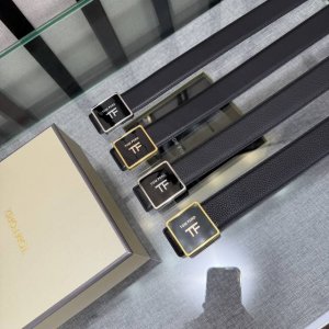 汤姆福特最新网红爆款双面头层牛皮专柜同步3.8宽新款上市了，原版牛皮，搭配铜扣，优雅，大方用的方便。谢谢你转载。