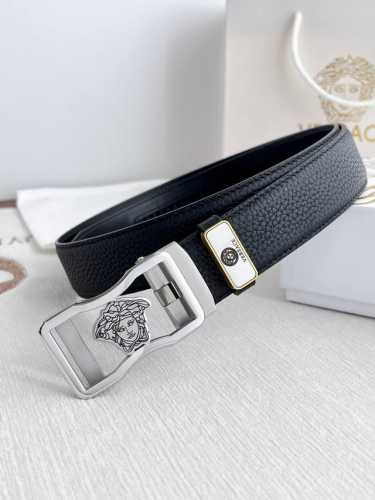 品名：范思哲.VERSACE.皮带腰带自动皮带 型号：自动带，纯钢材质经典人头自动扣，图片实物拍摄 腰带：百分百头层牛皮，自动带身，保证真皮。24k纯钢扣永不掉