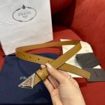 特 原厂正品级别prada新款小牛皮皮带 专柜同步新款prada普拉达休闲款，搭配顶级扣；宽质2Cm