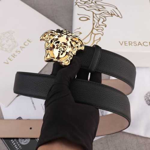 宽度4.0Cm Versaec 饭范思哲 此款荔枝纹纹腰带由柔软的小牛皮革制成，饰有立体美杜莎搭扣。