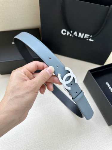 宽度3.0Cm Chanel香奈儿 旋转 双C小牛皮与银色 枪色 金色金属腰带 多颜色女款腰带搭配！此五金可旋转使用 带身均两面颜色 。