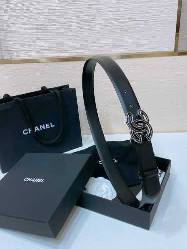 Chanel 24C 树脂黑 与 白 水钻金色金属 Logo搭扣 黄铜金属进口胎牛皮带身 手感柔软 细腻 3.0Cm
