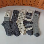 特 配专柜包装 Lv 路易威登 新款刺绣中长筒袜堆堆袜袜子！一盒五双，专柜同步筒袜袜子，大牌出街，潮人必备超好搭