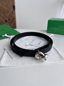 Bv 2025最新款女士编织腰带 纯手工Intreccio大格子编织 双面意大利小牛皮搭配绳结设计微复古银色搭扣 可活动皮环 皮带宽度2Cm 颜色: 黑色