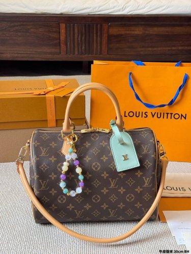 牛皮版本 Lv Speedy枕头包 Lv Speedy 30Cm枕头包 无论版型 内里和专柜毫无差别 真正原版复刻 内里可拆卸 火遍全球的爆款机场大包 机车女神