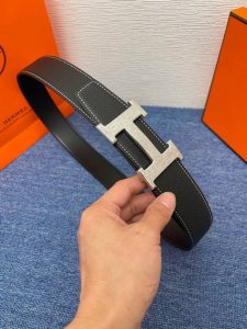 爱马仕 Hermes 原单爱马仕，宽3.8Cm进口原版皮带身，双面可两面用，精品电镀五金 ！
