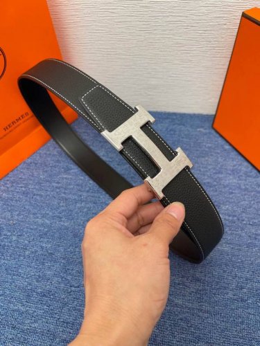 爱马仕 Hermes 原单爱马仕，宽3.8Cm进口原版皮带身，双面可两面用，精品电镀五金 ！