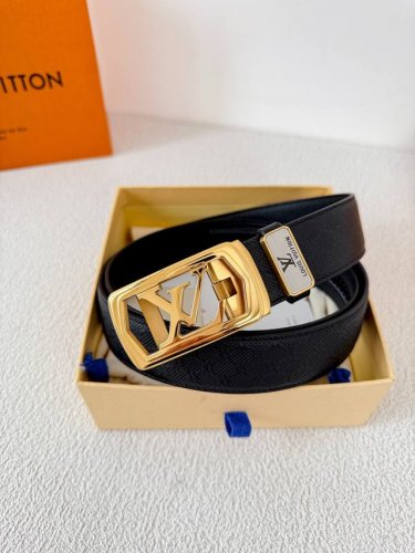 品名：Lv..路易..威登 腰带原单自动带 皮带 型号：自动扣，纯钢材质自动扣，头层牛皮自动带身，实物拍摄材料：百分百头层牛皮，保证真皮。24K纯钢扣，永不掉色