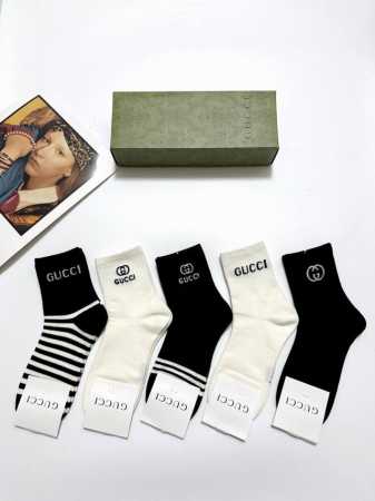 配包装 一盒5双 Gucci 古琦经典字母Logo纯棉 中筒袜 Ins超火爆红人同款，精美 面料，潮人必备 ，经典配色 个性时尚百搭款，你值得拥有哦 - 点击图像关闭
