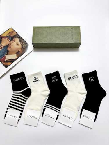 配包装 一盒5双 Gucci 古琦经典字母Logo纯棉 中筒袜 Ins超火爆红人同款，精美 面料，潮人必备 ，经典配色 个性时尚百搭款，你值得拥有哦