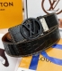 皮带：Lv..路易..威登顶级复刻. 腰带：原单品质百分百进口原厂头层牛皮，保证真皮。圆形字母悬浮镂空Logo工艺.真空电镀.永不掉色.24K纯钢扣头层鳄鱼皮纹